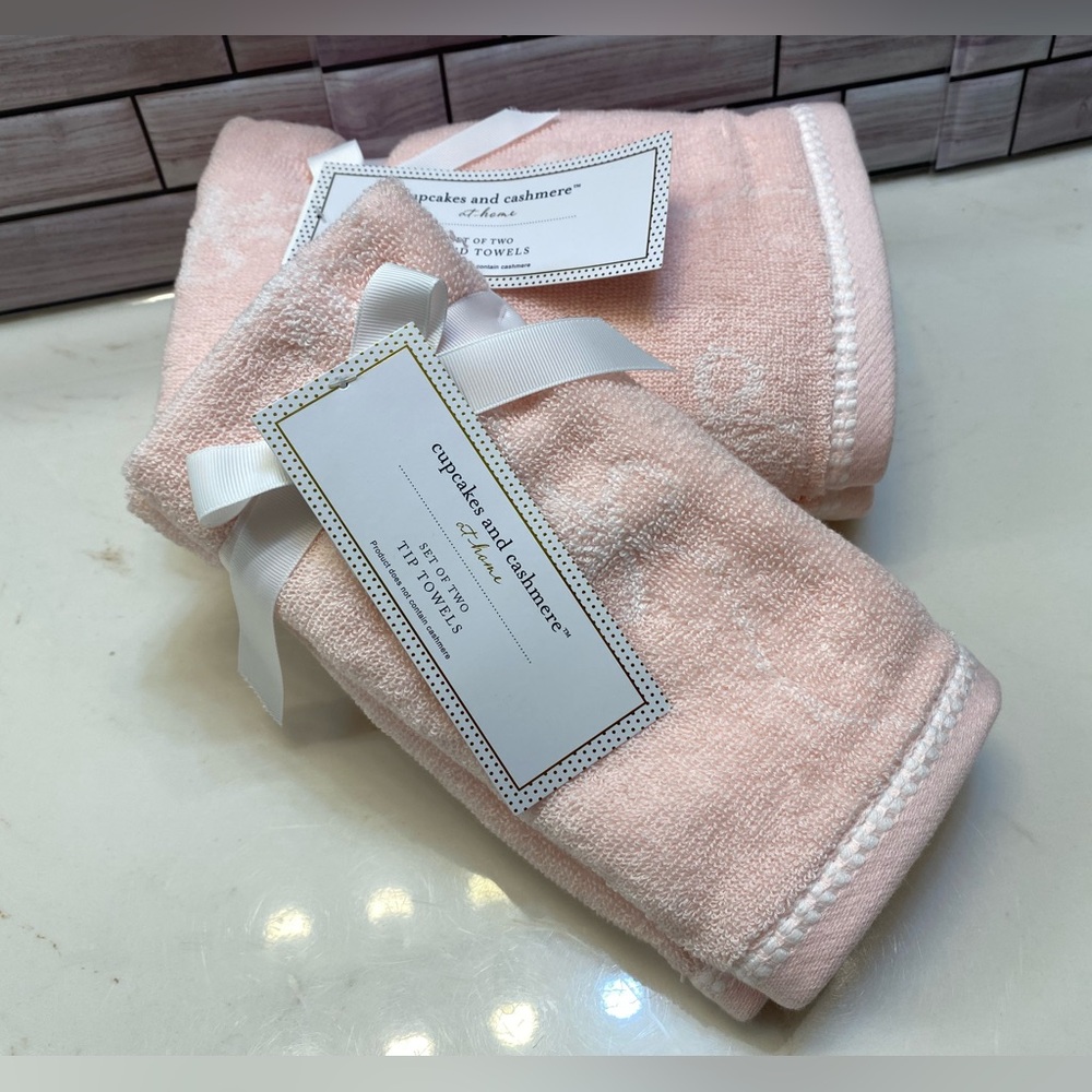Cupcakes and Cashmere ❤️Baby Pink Bow (2)Hand  &(2) Tip Towel Set NWT